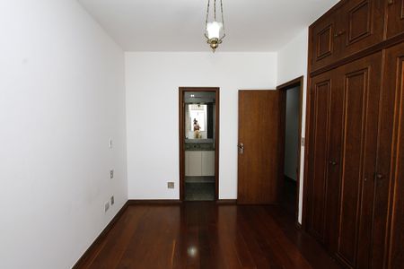 Apartamento à venda com 195m², 4 quartos e 2 vagasQuarto 4 - Suíte