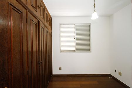 Apartamento à venda com 195m², 4 quartos e 2 vagasQuarto 2