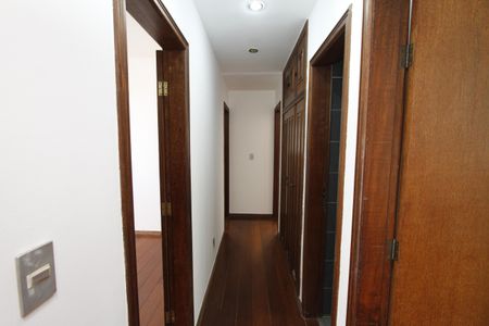 Apartamento à venda com 195m², 4 quartos e 2 vagasCorredor