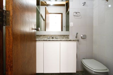 Apartamento à venda com 195m², 4 quartos e 2 vagasBanheiro da Suíte