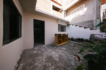 Casa para alugar com 80m², 2 quartos e sem vagaQuintal