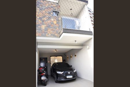 Casa à venda com 205m², 3 quartos e 2 vagas Casa à venda com 205m², 3 quartos e 2 vagasGaragem