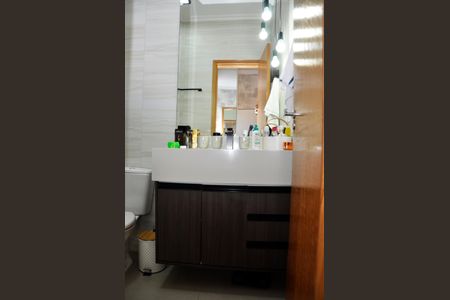 Casa à venda com 205m², 3 quartos e 2 vagas Casa à venda com 205m², 3 quartos e 2 vagasDetalhe - Suíte
