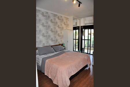 Casa à venda com 205m², 3 quartos e 2 vagas Casa à venda com 205m², 3 quartos e 2 vagasDetalhe - Quarto 01 com Suíte e Varanda