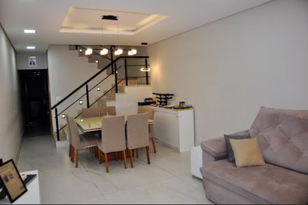 Casa à venda com 205m², 3 quartos e 2 vagas Casa à venda com 205m², 3 quartos e 2 vagasDetalhe - Sala e Sala de Jantar