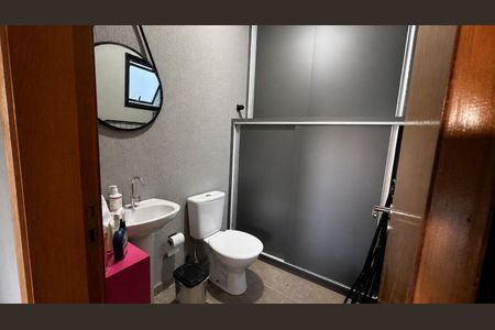 Casa à venda com 205m², 3 quartos e 2 vagas Casa à venda com 205m², 3 quartos e 2 vagasDetalhe - Banheiro - Churrasqueira