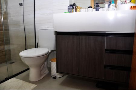 Casa à venda com 205m², 3 quartos e 2 vagas Casa à venda com 205m², 3 quartos e 2 vagasDetalhe - Suíte