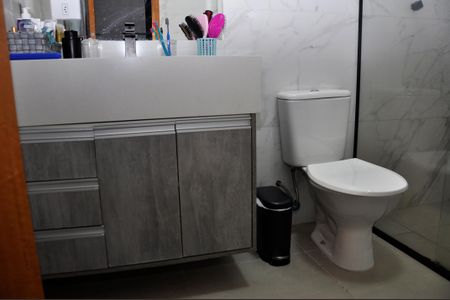Casa à venda com 205m², 3 quartos e 2 vagas Casa à venda com 205m², 3 quartos e 2 vagasDetalhe - Suíte