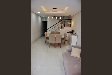 Casa à venda com 205m², 3 quartos e 2 vagas Casa à venda com 205m², 3 quartos e 2 vagasDetalhe - Sala e Sala de Jantar