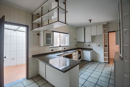 Casa à venda com 450m², 4 quartos e 5 vagas Casa à venda com 450m², 4 quartos e 5 vagasCozinha