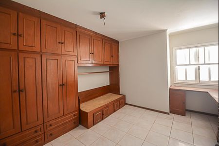 Casa à venda com 450m², 4 quartos e 5 vagas Casa à venda com 450m², 4 quartos e 5 vagasQuarto 2 - Suíte