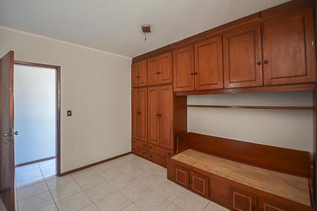 Casa à venda com 450m², 4 quartos e 5 vagas Casa à venda com 450m², 4 quartos e 5 vagasQuarto 2 - Suíte