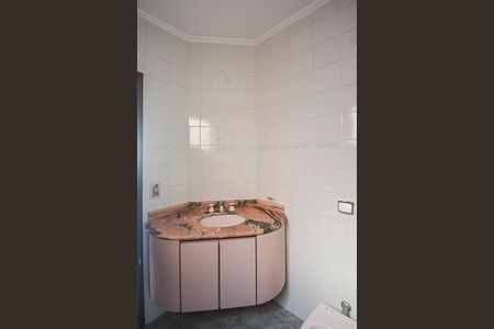 Casa à venda com 450m², 4 quartos e 5 vagas Casa à venda com 450m², 4 quartos e 5 vagasBanheiro da Suíte
