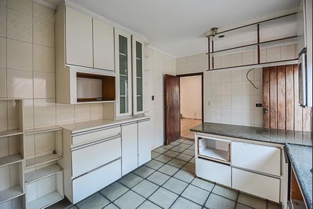 Casa à venda com 450m², 4 quartos e 5 vagas Casa à venda com 450m², 4 quartos e 5 vagasCozinha