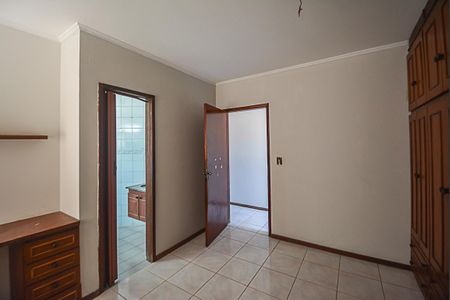 Casa à venda com 450m², 4 quartos e 5 vagas Casa à venda com 450m², 4 quartos e 5 vagasQuarto 2 - Suíte
