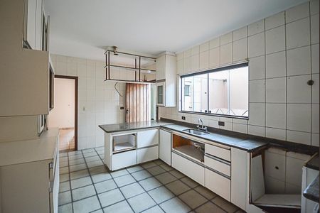 Casa à venda com 450m², 4 quartos e 5 vagas Casa à venda com 450m², 4 quartos e 5 vagasCozinha