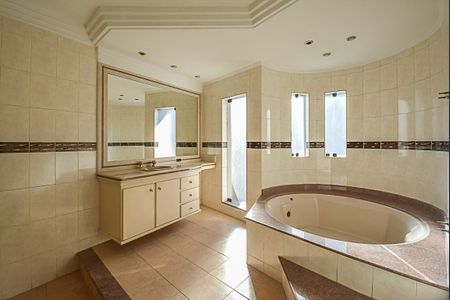 Casa à venda com 450m², 4 quartos e 5 vagas Casa à venda com 450m², 4 quartos e 5 vagasBanheiro da Suíte 3