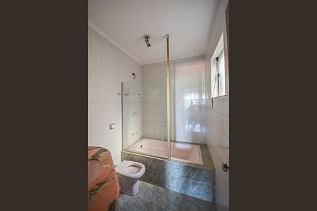 Casa à venda com 450m², 4 quartos e 5 vagas Casa à venda com 450m², 4 quartos e 5 vagasBanheiro da Suíte