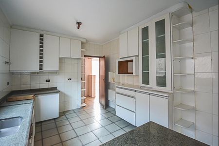 Casa à venda com 450m², 4 quartos e 5 vagas Casa à venda com 450m², 4 quartos e 5 vagasCozinha