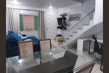 Casa de condomínio à venda com 70m², 2 quartos e 2 vagasSala