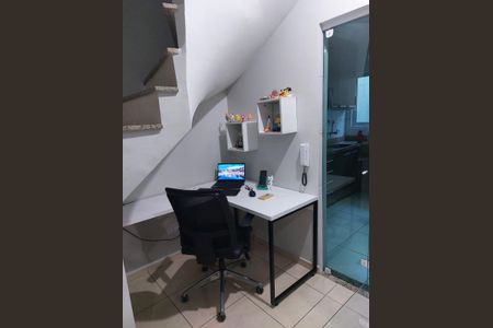 Casa de condomínio à venda com 70m², 2 quartos e 2 vagasSala