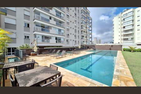 Apartamento à venda com 70m², 1 quarto e 2 vagas Apartamento à venda com 70m², 1 quarto e 2 vagasÁrea comum - Piscina