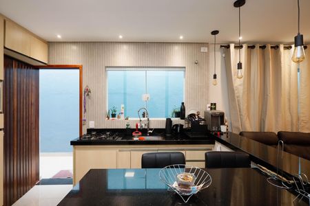 Casa à venda com 90m², 2 quartos e 2 vagas Casa à venda com 90m², 2 quartos e 2 vagasSala / Cozinha