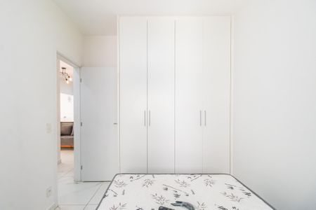 Quarto 2 de apartamento para alugar com 2 quartos, 52m² em Alphaville Empresarial, Barueri