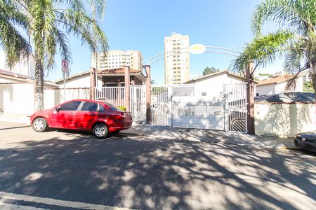 Casa de condomínio à venda com 50m², 2 quartos e 1 vaga Casa de condomínio à venda com 50m², 2 quartos e 1 vagaFachada