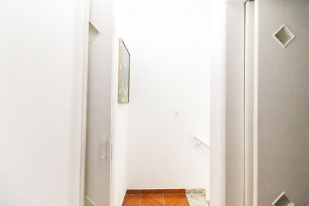 Casa de condomínio à venda com 50m², 2 quartos e 1 vaga Casa de condomínio à venda com 50m², 2 quartos e 1 vagaHall