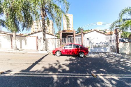 Casa de condomínio à venda com 50m², 2 quartos e 1 vaga Casa de condomínio à venda com 50m², 2 quartos e 1 vagaFachada