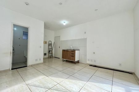 Sala/Quarto de kitnet/studio para alugar com 1 quarto, 27m² em Vila Mira, São Paulo