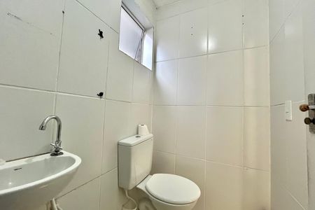 Banheiro de kitnet/studio para alugar com 1 quarto, 27m² em Vila Mira, São Paulo
