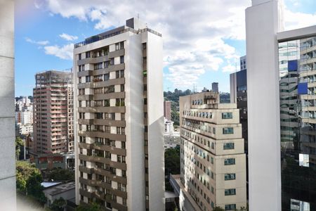 Sala - Varanda  de kitnet/studio para alugar com 1 quarto, 48m² em Lourdes, Belo Horizonte