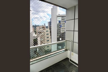 Sala - Varanda  de kitnet/studio para alugar com 1 quarto, 48m² em Lourdes, Belo Horizonte