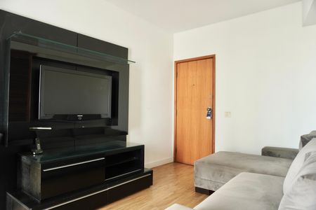 Sala  de kitnet/studio para alugar com 1 quarto, 48m² em Lourdes, Belo Horizonte