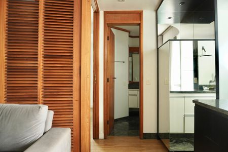 Sala  de kitnet/studio para alugar com 1 quarto, 48m² em Lourdes, Belo Horizonte