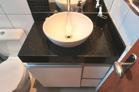 Apartamento à venda com 77m², 2 quartos e 2 vagasBanheiro da Suite