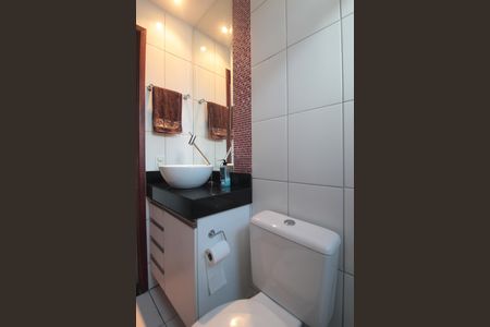 Apartamento à venda com 77m², 2 quartos e 2 vagasBanheiro Social