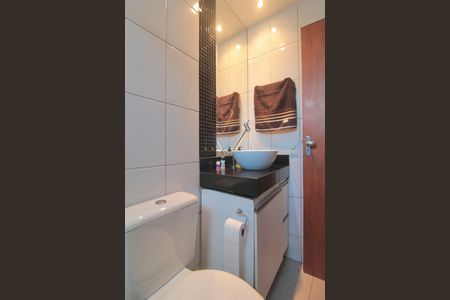 Apartamento à venda com 77m², 2 quartos e 2 vagasBanheiro da Suite