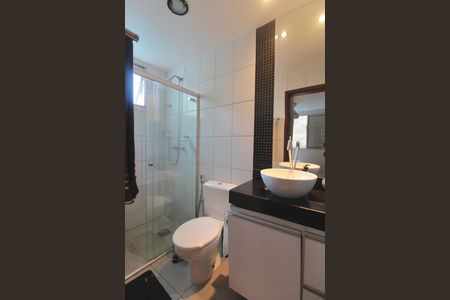 Apartamento à venda com 77m², 2 quartos e 2 vagasBanheiro da Suite