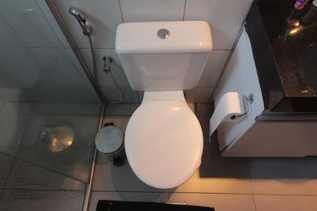 Apartamento à venda com 77m², 2 quartos e 2 vagasBanheiro da Suite