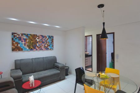Apartamento à venda com 77m², 2 quartos e 2 vagasSala