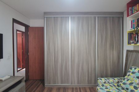 Apartamento à venda com 77m², 2 quartos e 2 vagasQuarto 2