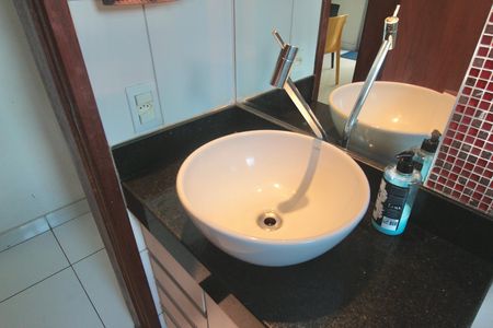 Apartamento à venda com 77m², 2 quartos e 2 vagasBanheiro Social