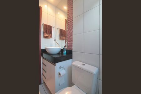 Apartamento à venda com 77m², 2 quartos e 2 vagasBanheiro Social