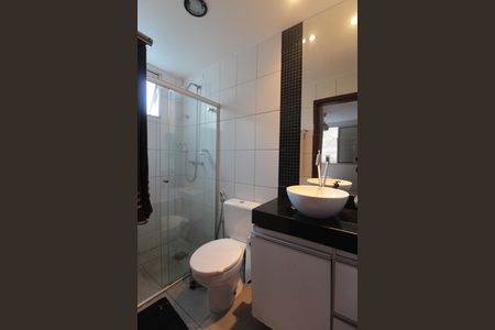 Apartamento à venda com 77m², 2 quartos e 2 vagasBanheiro da Suite