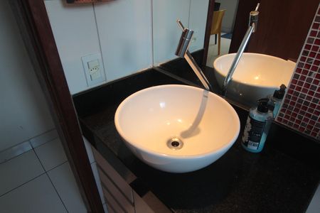 Apartamento à venda com 77m², 2 quartos e 2 vagasBanheiro Social