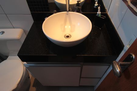 Apartamento à venda com 77m², 2 quartos e 2 vagasBanheiro da Suite