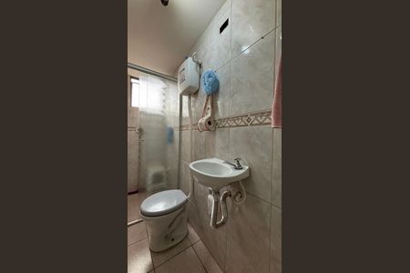 Banheiro de apartamento para alugar com 2 quartos, 43m² em Jardim Alzira Franco, Santo André